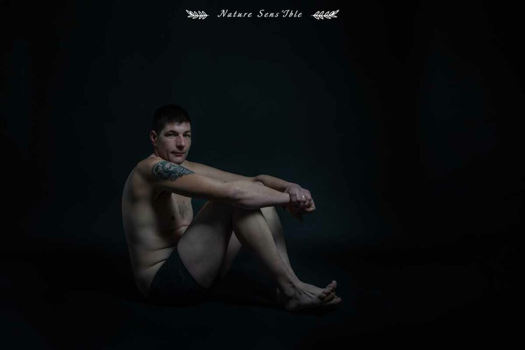 Photo homme assis – Portrait Boudoir Studio