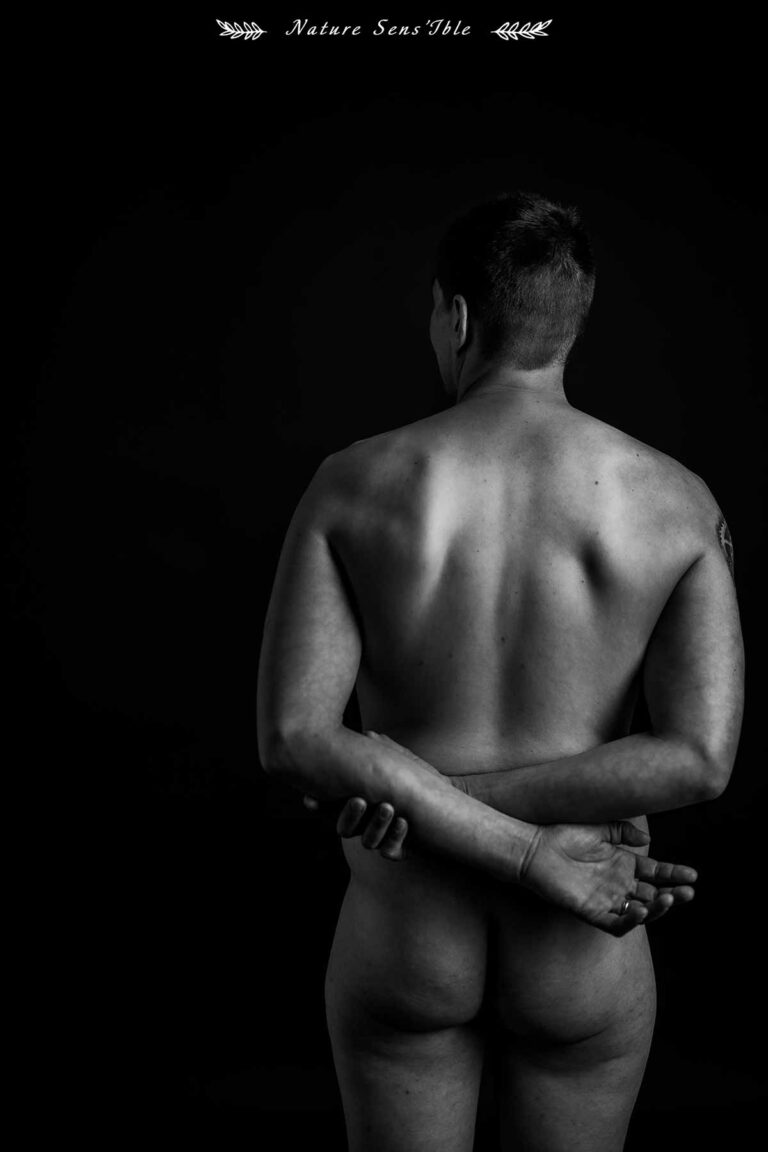 Photo homme de dos – Portrait Boudoir Studio