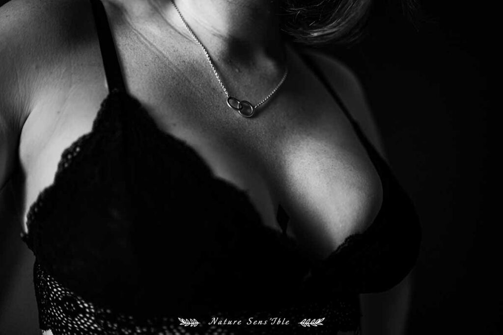 Photo Femme poitrine – Portrait Boudoir Studio