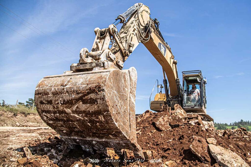 La pelle mécanique à la carrière de la SoMaTra – Photo reportage professionnel