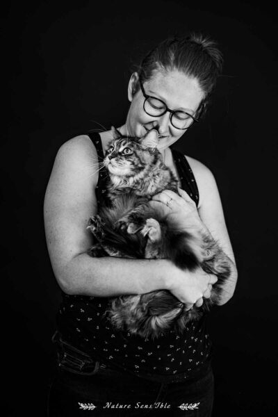 Photo femme avec chat – Portrait studio